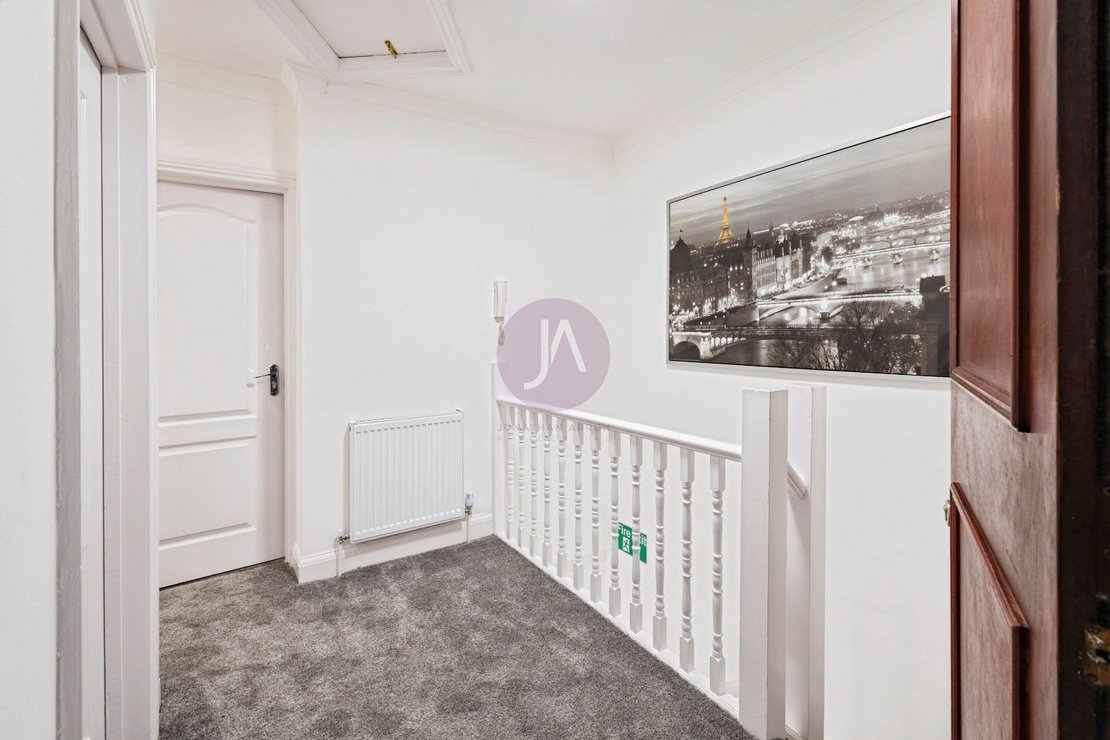 4 bedroom Flat to rent in Brondesbury Road-view14