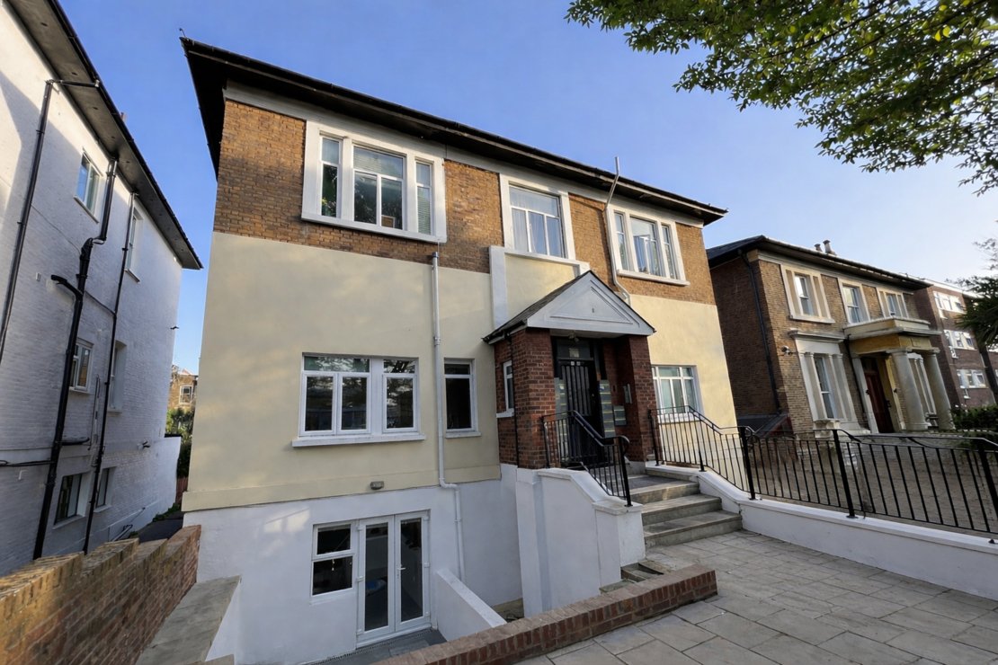 4 bedroom Flat to rent in Brondesbury Road-view2