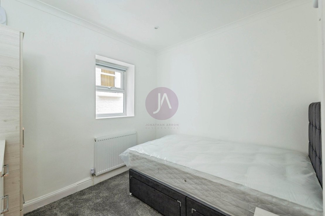 4 bedroom Flat to rent in Brondesbury Road-view7