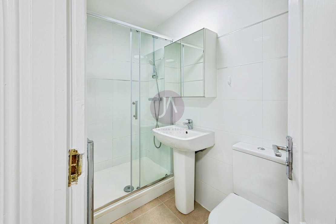 4 bedroom Flat to rent in Brondesbury Road-view13