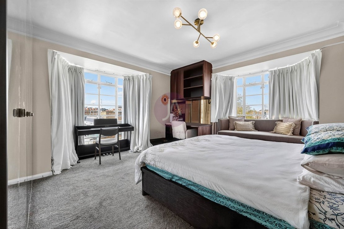 4 bedroom Flat to rent in Dorset House-view6