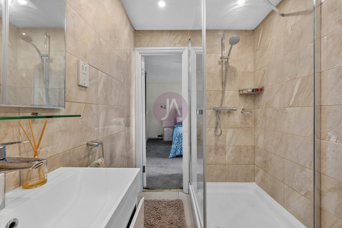 4 bedroom Flat to rent in Dorset House-view11