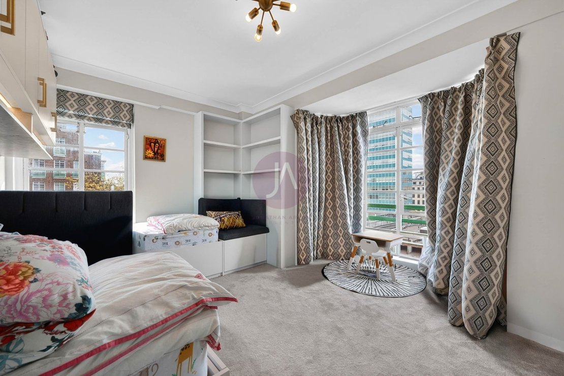 4 bedroom Flat to rent in Dorset House-view8