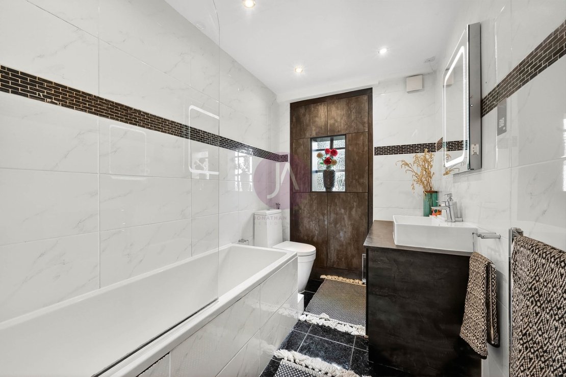 4 bedroom Flat to rent in Dorset House-view10