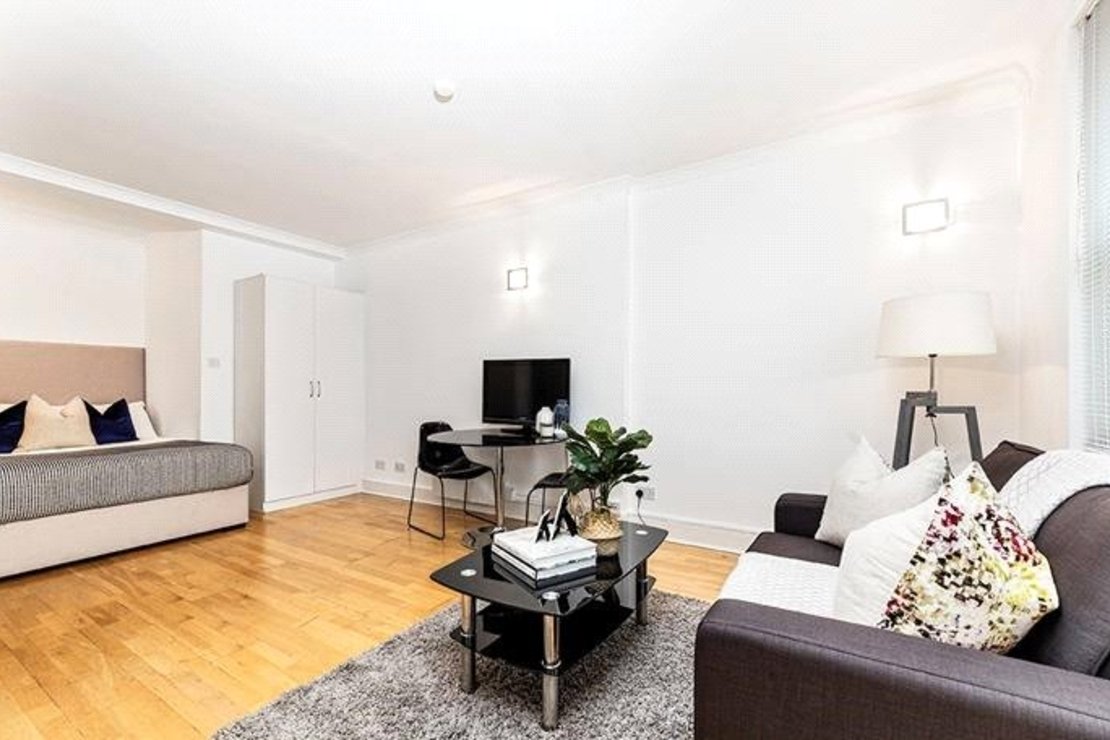 Flat to rent in Hill Street-view1