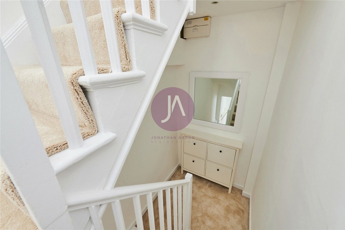 2 bedroom House,maisonette to rent in Ordnance Mews-view6
