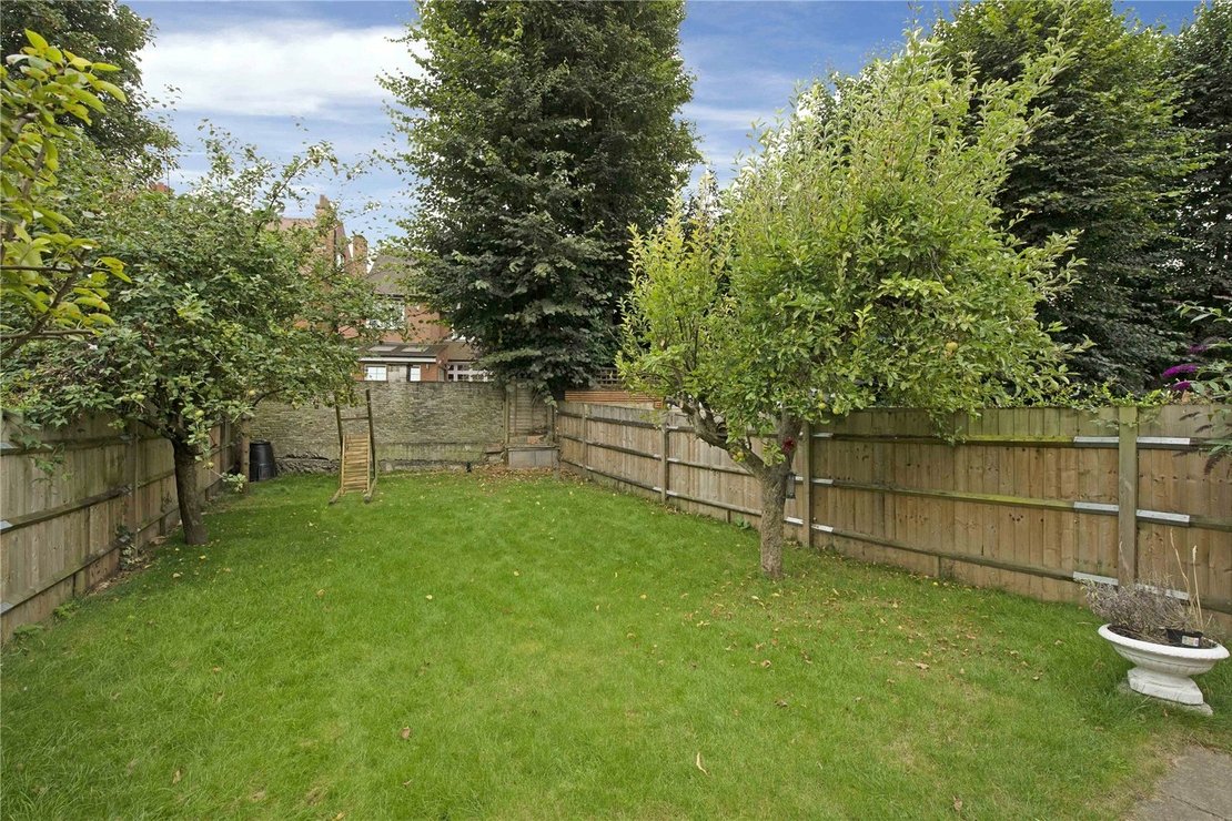 6 bedroom House to rent in Pattison Road-view9