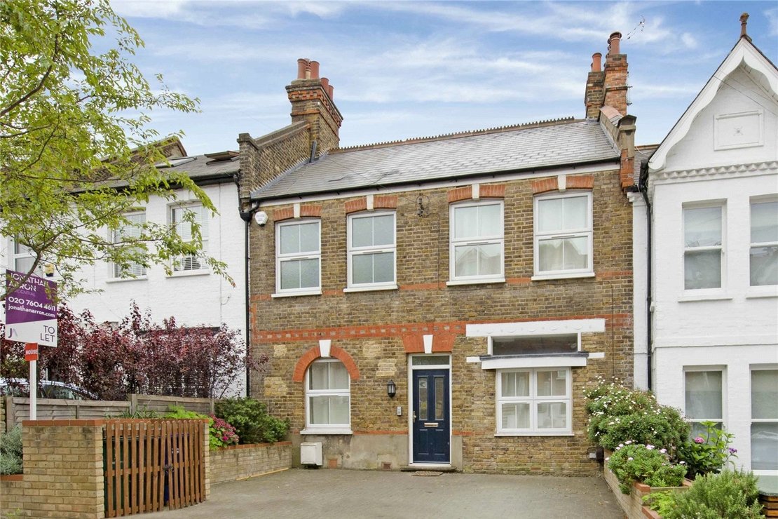6 bedroom House to rent in Pattison Road-view1
