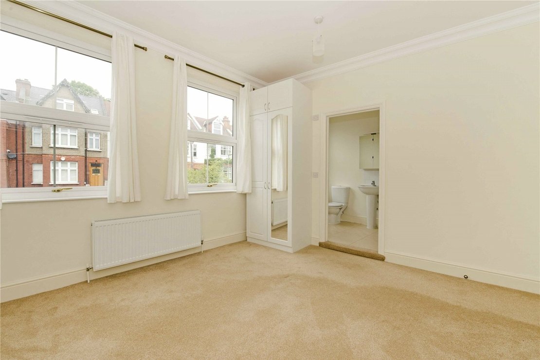 6 bedroom House to rent in Pattison Road-view5