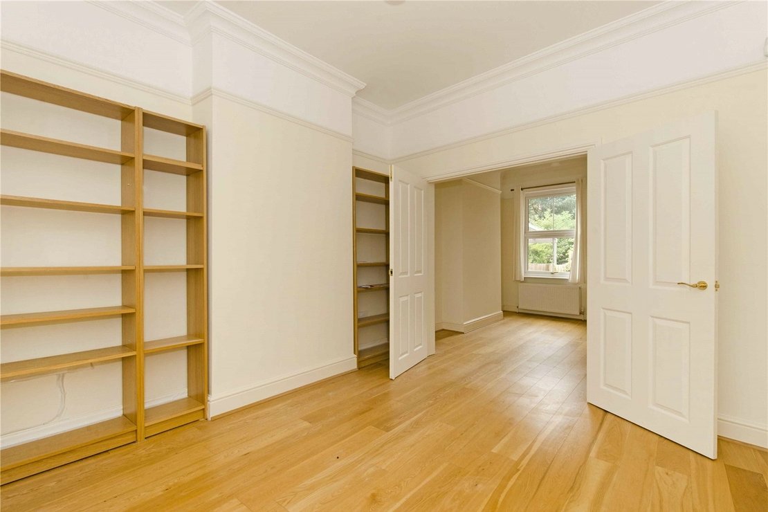 6 bedroom House to rent in Pattison Road-view4