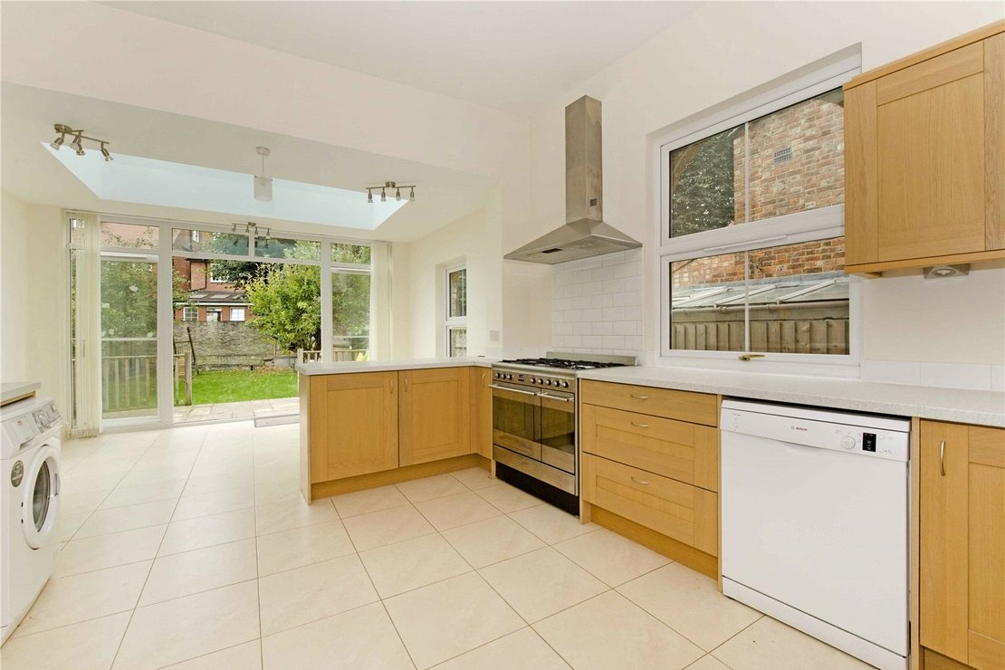 6 bedroom House to rent in Pattison Road-view2