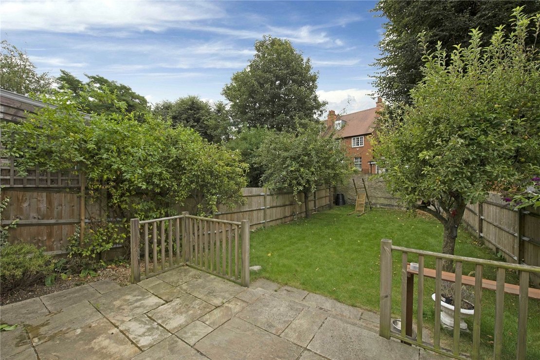 6 bedroom House to rent in Pattison Road-view8