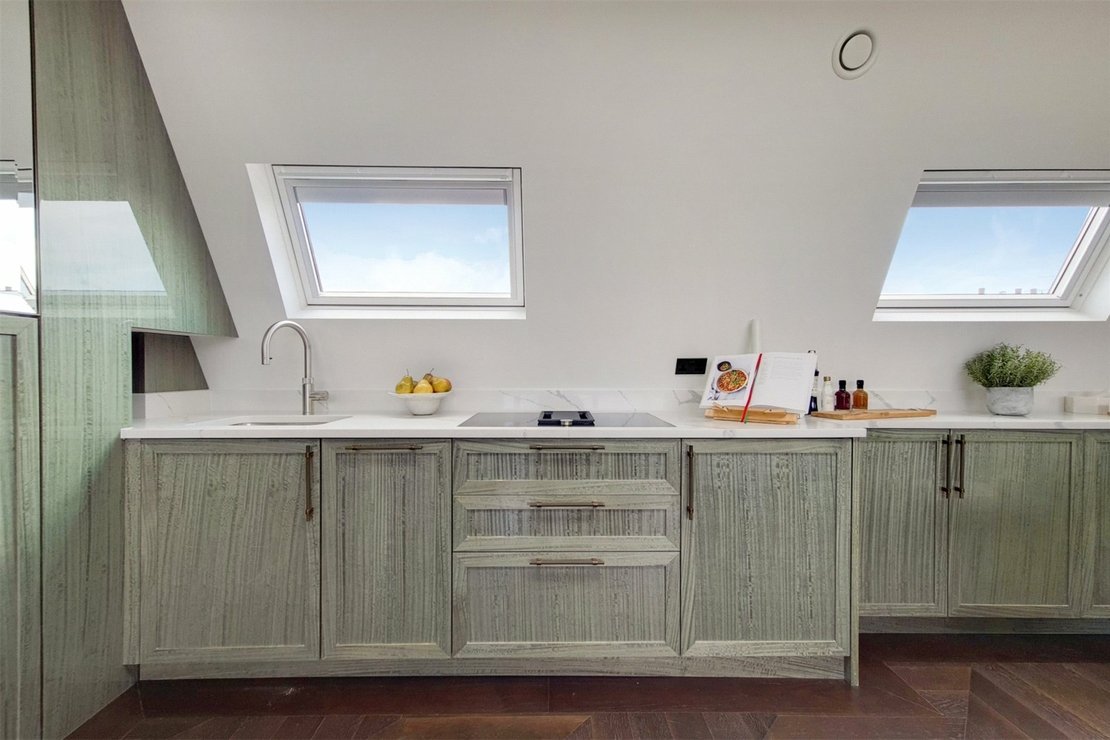 3 bedroom Flat to rent in Prince of Wales Terrace-view5