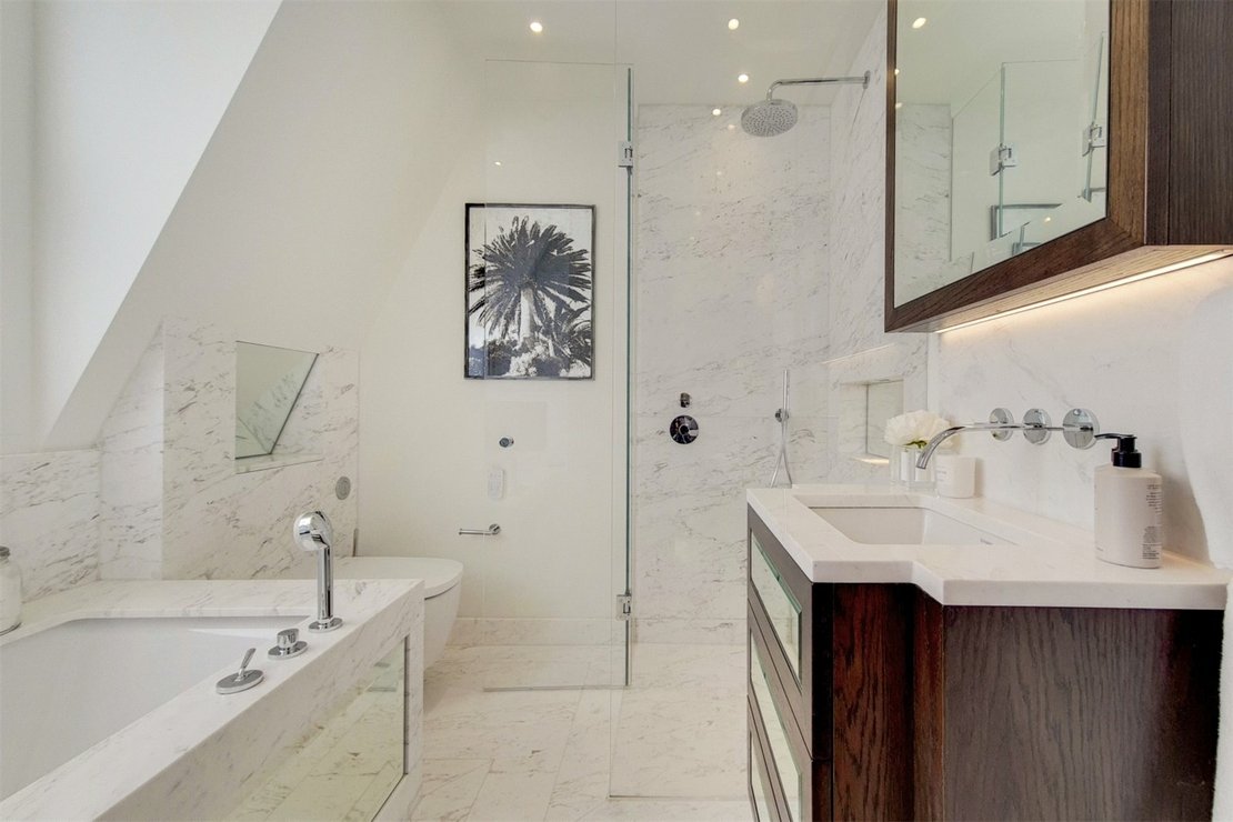 3 bedroom Flat to rent in Prince of Wales Terrace-view9