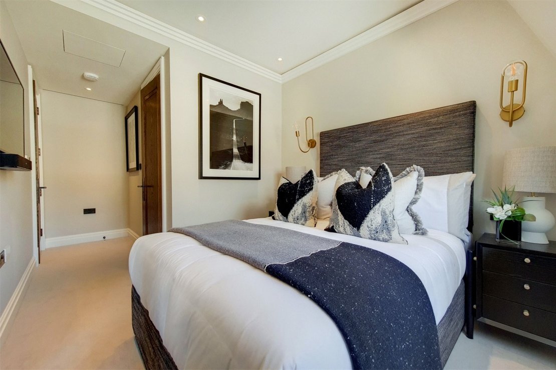 3 bedroom Flat to rent in Prince of Wales Terrace-view6