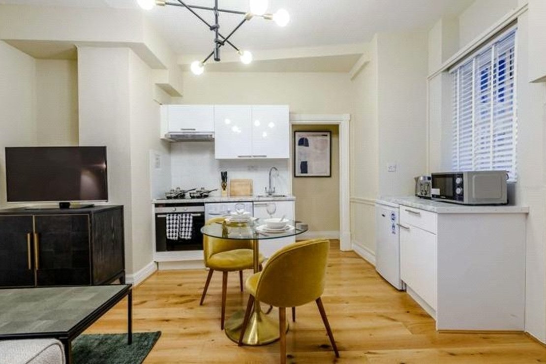 1 bedroom Flat to rent in Strathmore Court-view3