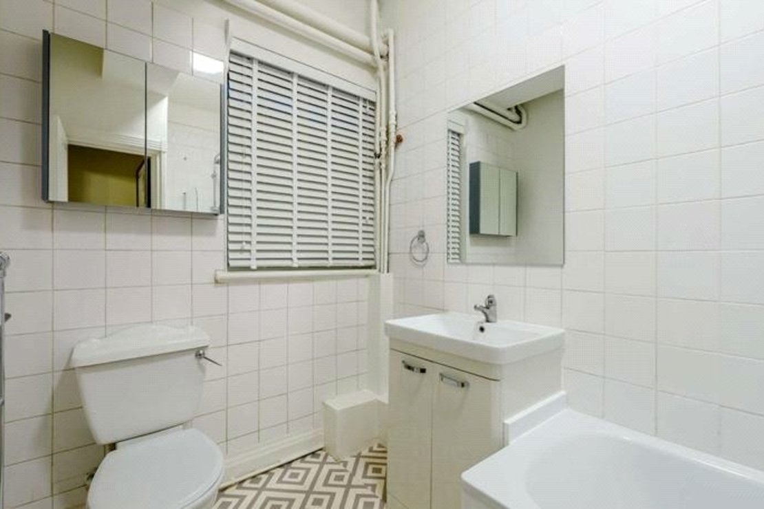 1 bedroom Flat to rent in Strathmore Court-view9