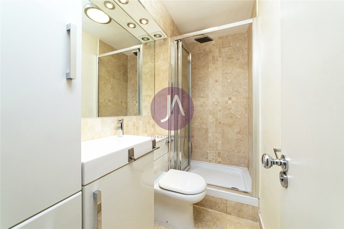 3 bedroom Flat to rent in Walsingham-view13