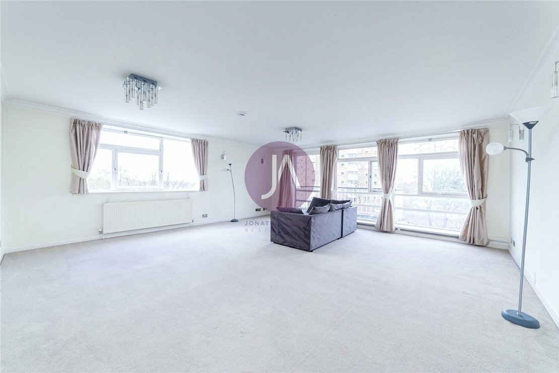 3 bedroom Flat to rent in Walsingham-view3