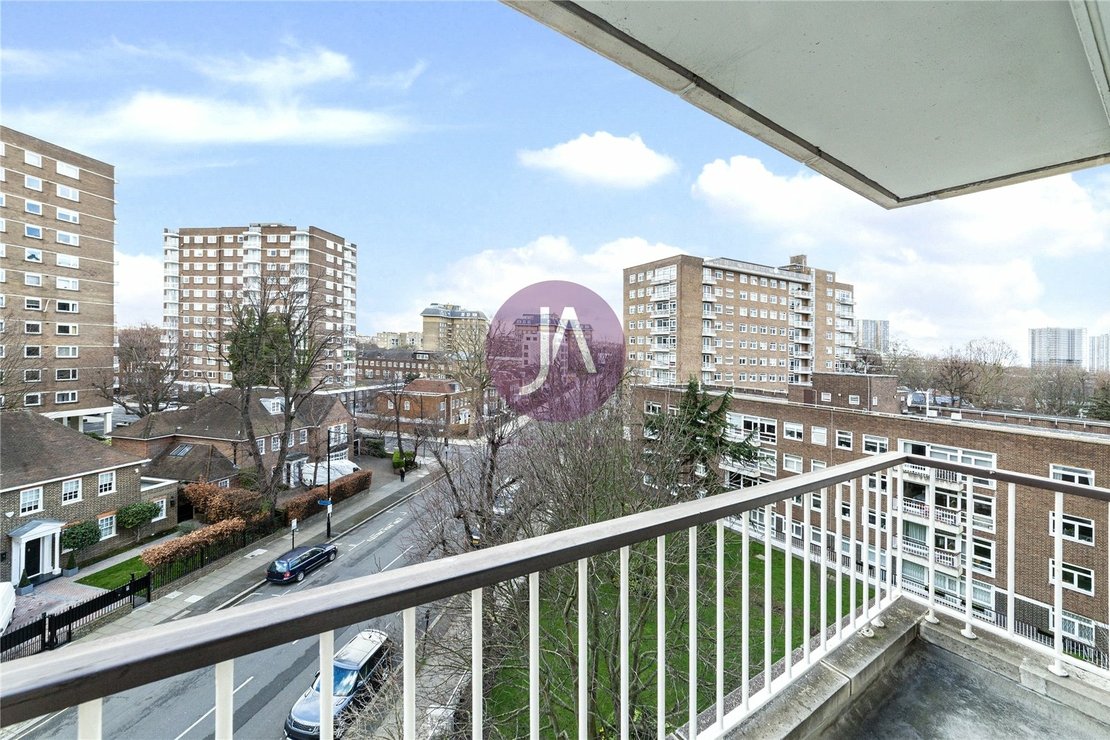 3 bedroom Flat to rent in Walsingham-view4