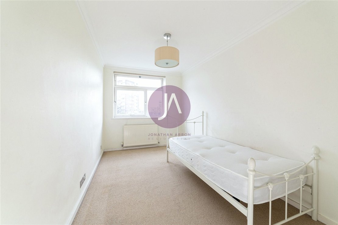 3 bedroom Flat to rent in Walsingham-view11