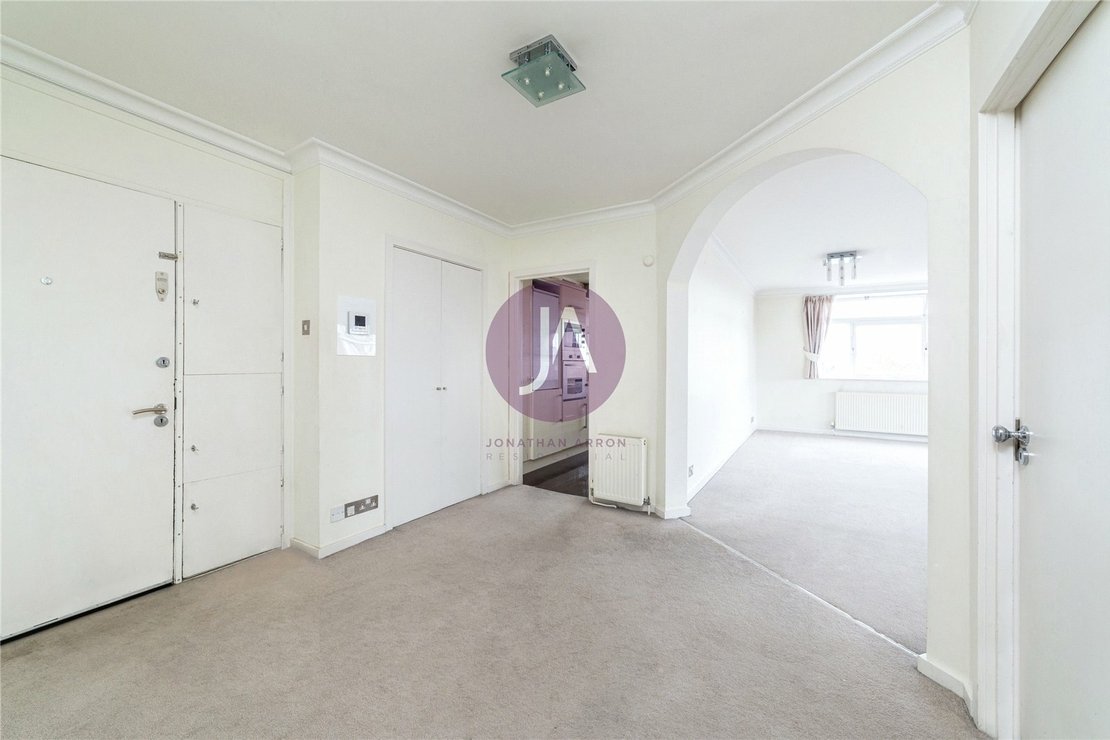 3 bedroom Flat to rent in Walsingham-view6