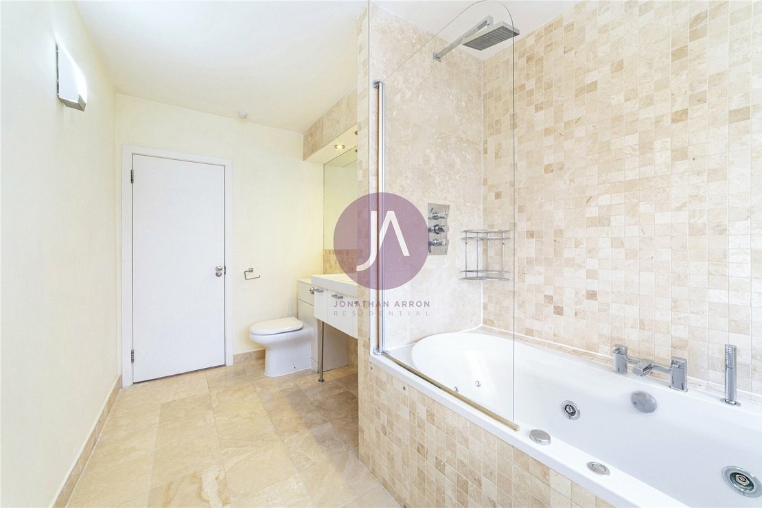 3 bedroom Flat to rent in Walsingham-view10
