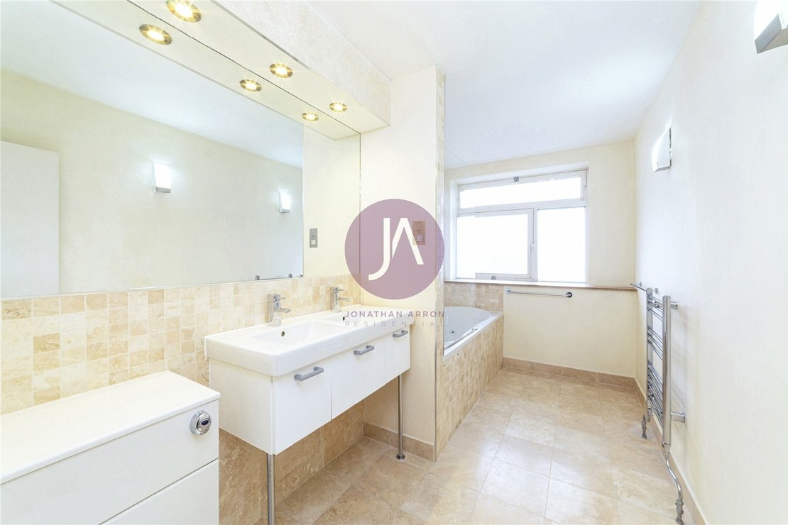 3 bedroom Flat to rent in Walsingham-view9