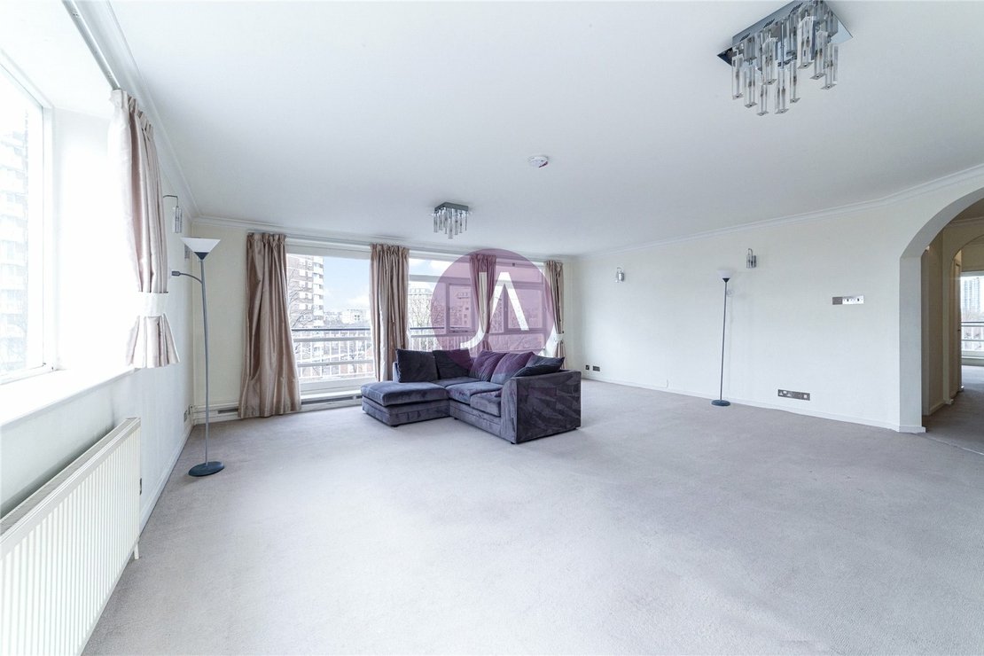 3 bedroom Flat to rent in Walsingham-view2