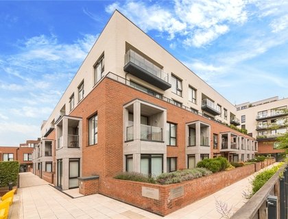 2 bedroom Flat for sale in Fairmont Mews-List364