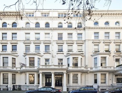 4 bedroom Flat for sale in Queens Gate-List690