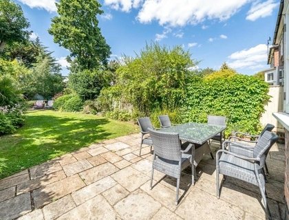 4 bedroom House for sale in Rotherwick Road-List719