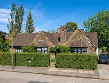 4 bedroom Bungalow for sale in Wellgarth Road-List1285