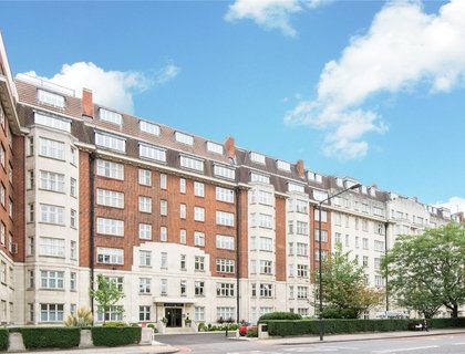 Wellington Court, Wellington Road